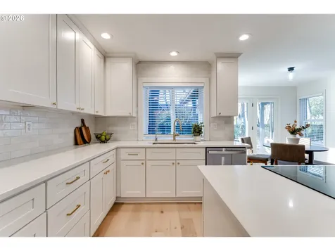 3858 Mirror Pond Way Eugene OR 97408