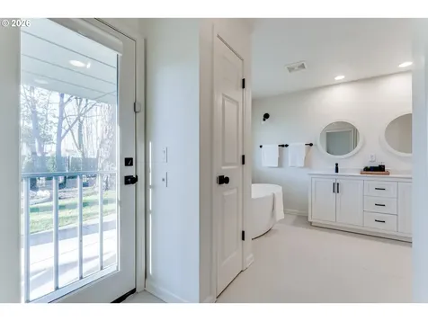 3858 Mirror Pond Way Eugene OR 97408