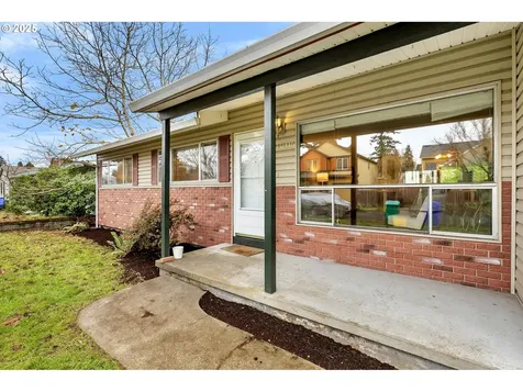 10416 NE Davis Street Portland OR 97220