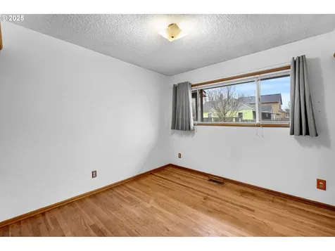 10416 NE Davis Street Portland OR 97220