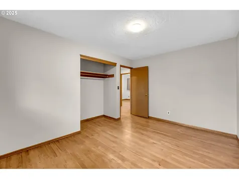 10416 NE Davis Street Portland OR 97220