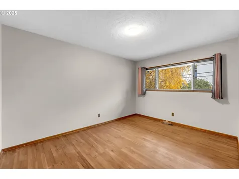 10416 NE Davis Street Portland OR 97220