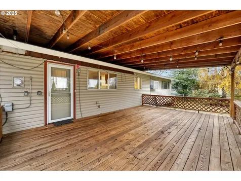 10416 NE Davis Street Portland OR 97220
