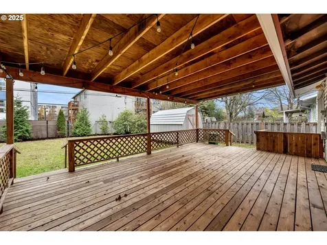 10416 NE Davis Street Portland OR 97220