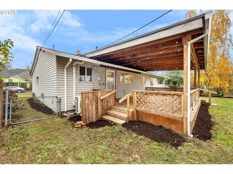 10416 NE Davis Street Portland OR 97220