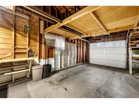 10416 NE Davis Street Portland OR 97220