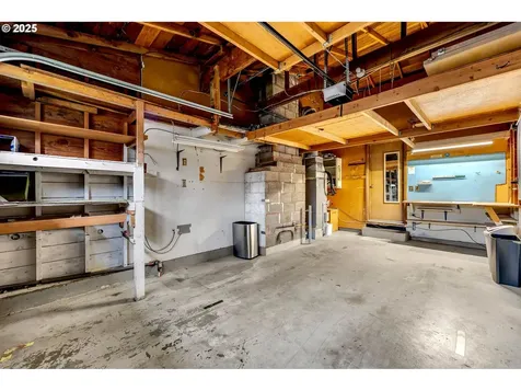 10416 NE Davis Street Portland OR 97220