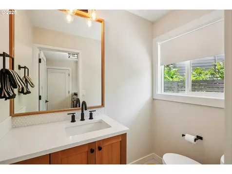 10559 NE Thompson Street Portland OR 97220