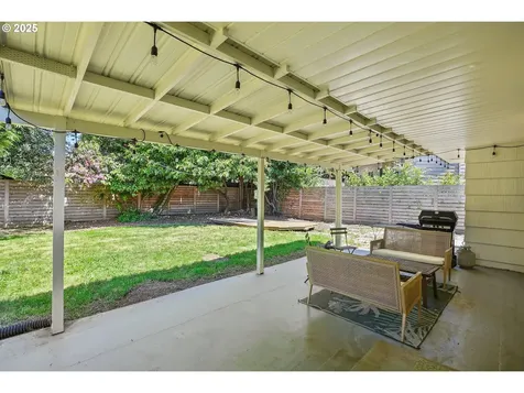 10559 NE Thompson Street Portland OR 97220