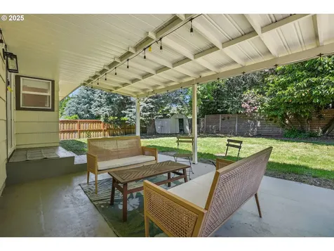 10559 NE Thompson Street Portland OR 97220