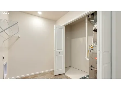 819 River Loop 1 Eugene OR 97404