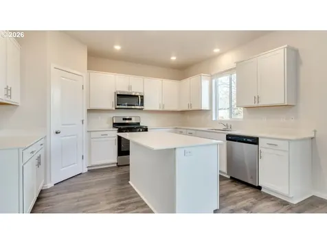 819 River Loop 1 Eugene OR 97404