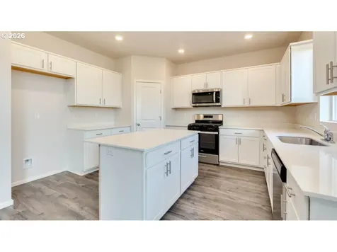 819 River Loop 1 Eugene OR 97404