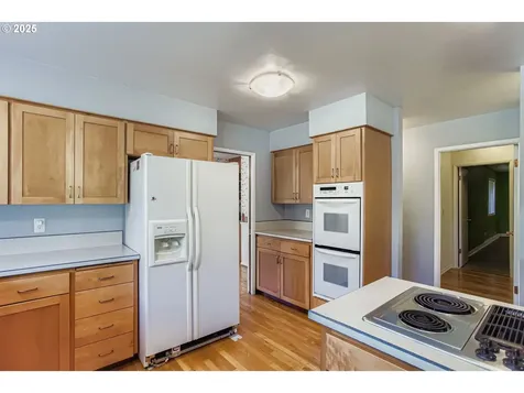 11245 SW Lynnridge Avenue Portland OR 97225