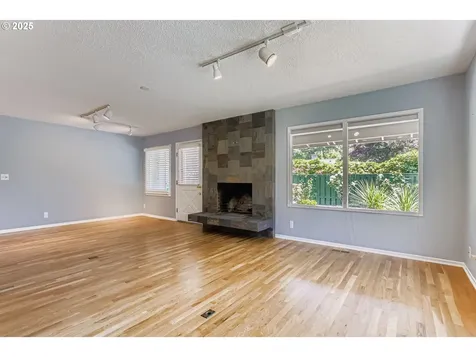 11245 SW Lynnridge Avenue Portland OR 97225