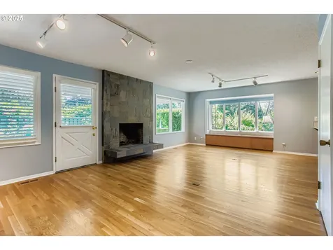 11245 SW Lynnridge Avenue Portland OR 97225