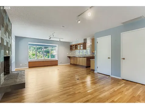 11245 SW Lynnridge Avenue Portland OR 97225