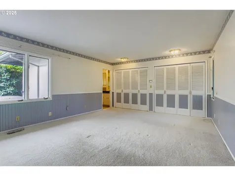 11245 SW Lynnridge Avenue Portland OR 97225