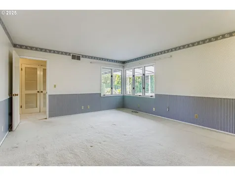 11245 SW Lynnridge Avenue Portland OR 97225