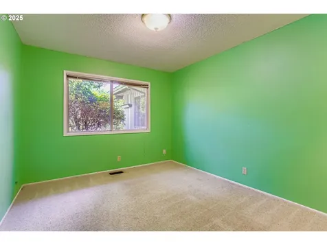 11245 SW Lynnridge Avenue Portland OR 97225
