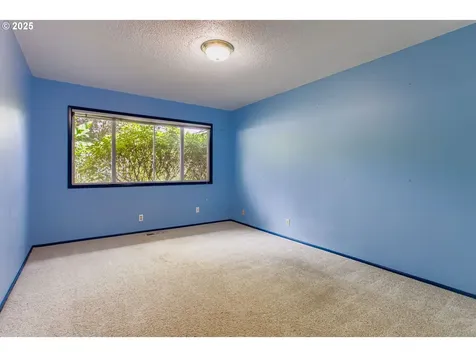11245 SW Lynnridge Avenue Portland OR 97225