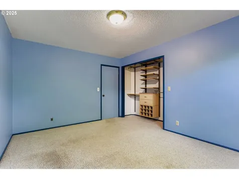 11245 SW Lynnridge Avenue Portland OR 97225