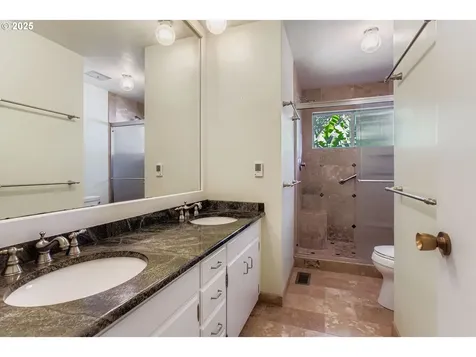 11245 SW Lynnridge Avenue Portland OR 97225