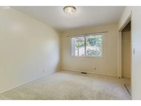11245 SW Lynnridge Avenue Portland OR 97225
