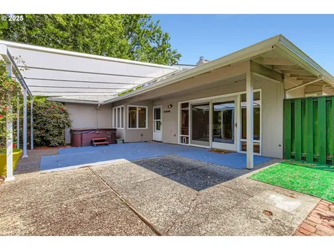 11245 SW Lynnridge Avenue Portland OR 97225
