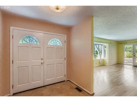 11245 SW Lynnridge Avenue Portland OR 97225