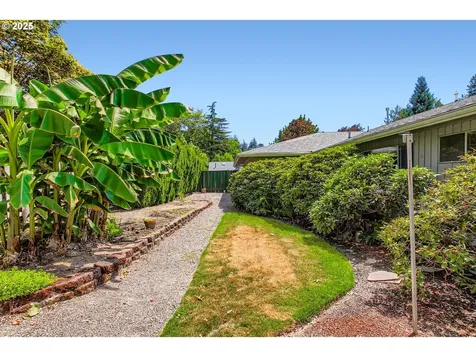 11245 SW Lynnridge Avenue Portland OR 97225