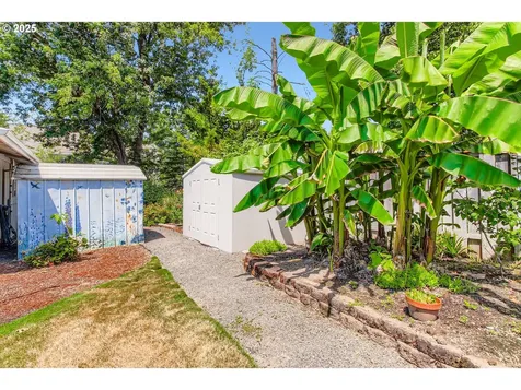 11245 SW Lynnridge Avenue Portland OR 97225