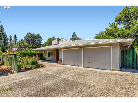 11245 SW Lynnridge Avenue Portland OR 97225