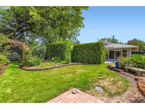 11245 SW Lynnridge Avenue Portland OR 97225