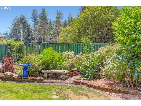 11245 SW Lynnridge Avenue Portland OR 97225