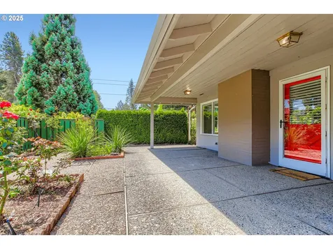 11245 SW Lynnridge Avenue Portland OR 97225