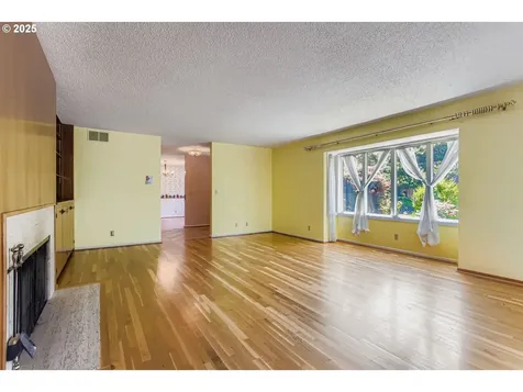 11245 SW Lynnridge Avenue Portland OR 97225