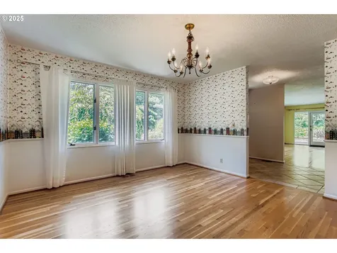 11245 SW Lynnridge Avenue Portland OR 97225