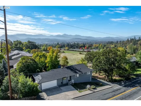 1093 NE Hillcrest Drive Grants Pass OR 97526