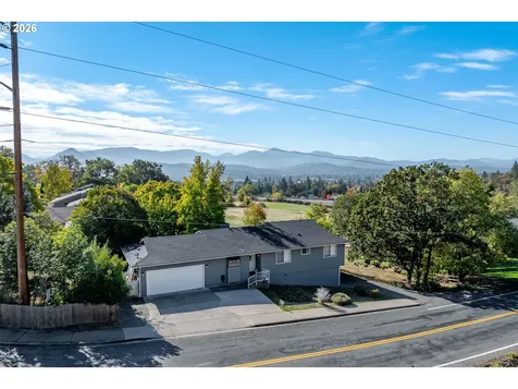 1093 NE Hillcrest Drive Grants Pass OR 97526