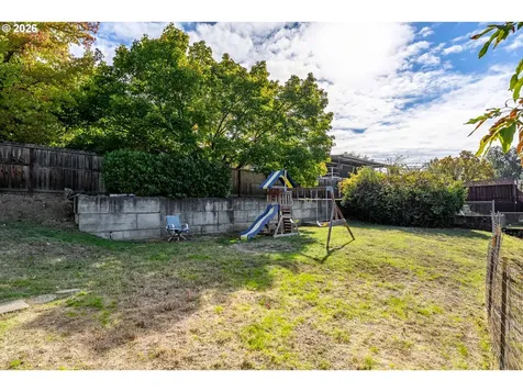 1093 NE Hillcrest Drive Grants Pass OR 97526