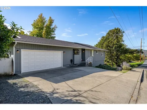 1093 NE Hillcrest Drive Grants Pass OR 97526