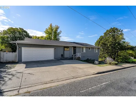 1093 NE Hillcrest Drive Grants Pass OR 97526