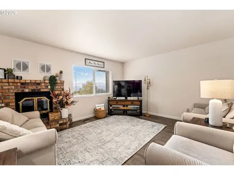 1093 NE Hillcrest Drive Grants Pass OR 97526