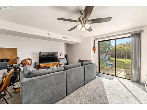 1093 NE Hillcrest Drive Grants Pass OR 97526