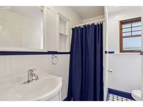 313 SE 83rd Avenue Portland OR 97216