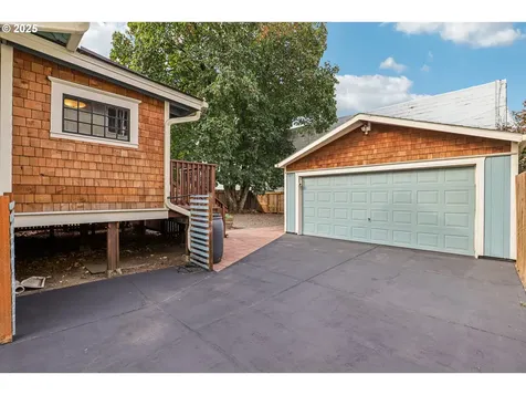 313 SE 83rd Avenue Portland OR 97216