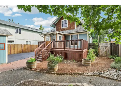 313 SE 83rd Avenue Portland OR 97216