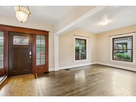 313 SE 83rd Avenue Portland OR 97216