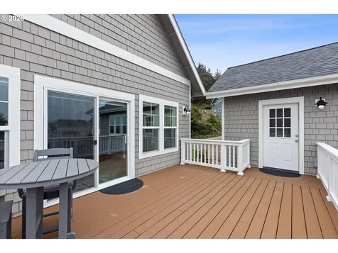 2065 NE Mulberry Loop Lincoln City OR 97367